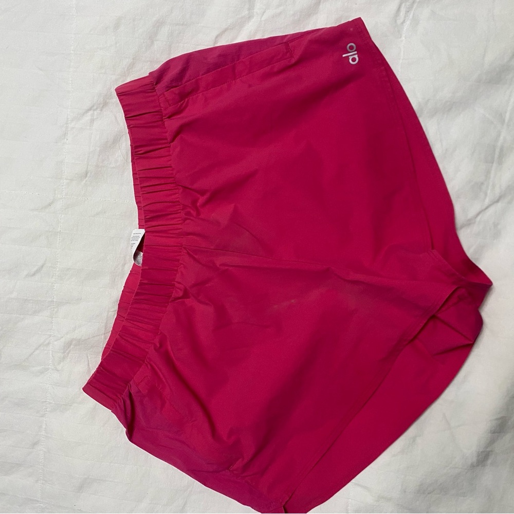 ALO Yoga Women's dolphin short pink size medium worn twice great condition!